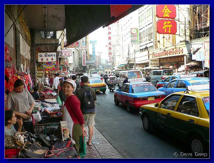 0606 20041122 1429-28 Bangkok Chinatown-cr