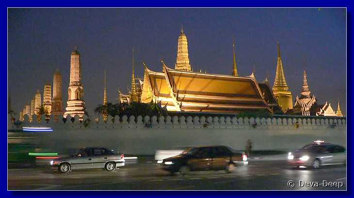 1682 20041218 1827-22 Bangkok Grand Palace at Night-dcnga