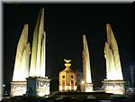 1696 20041218 1857-18 Bangkok Democracy Monument at night.JPG