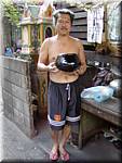Bangkok Monk bowl maker 20011227 0832.jpg