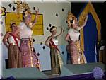 Phitsanulok Thai Dancers 20011201 2126-4.jpg
