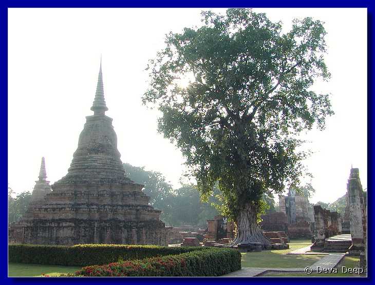 Sukhothai Mahathat 20011130 1611