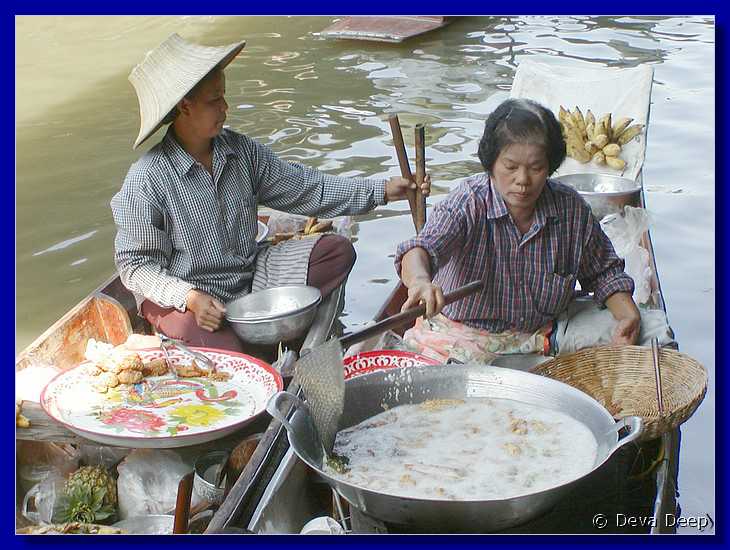 Damnoen Saduak floating market 20031203 103914