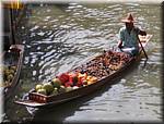 Damnoen Saduak floating market 20031203 101034.jpg