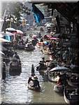 Damnoen Saduak floating market 20031203 102914ac-cl.jpg
