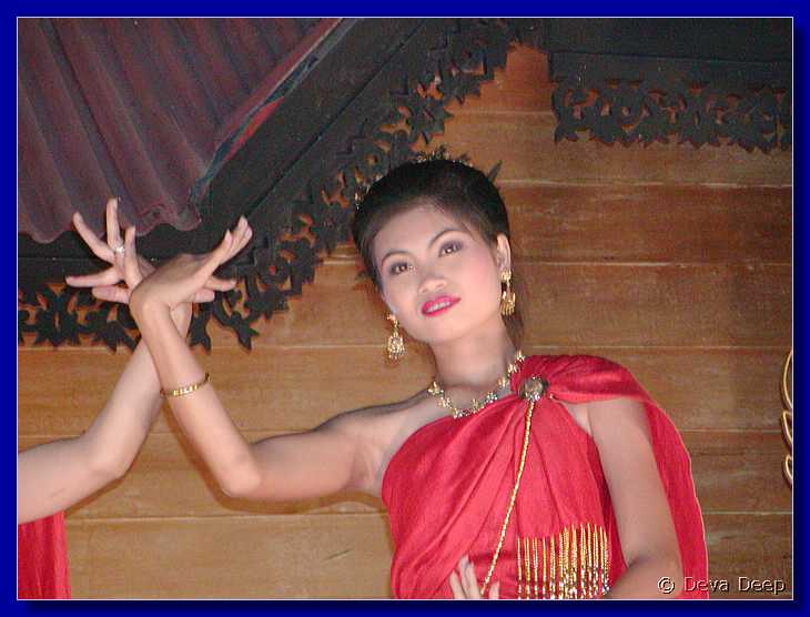 Chiang Mai Dances 20011204 204058