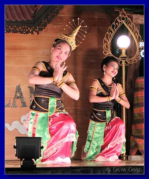 Chiang Mai Dances 20011204 210818