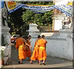 Chiang Mai Monks 20040128 111412cr.jpg
