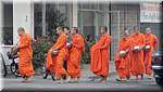 Chiang Mai Monks begging 20011206 0708.jpg