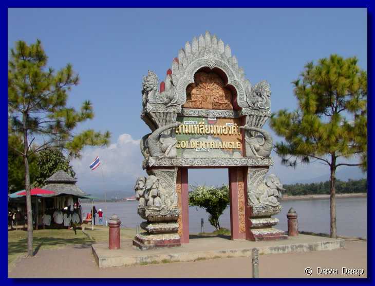 na Golden triangle Laos 20011206 1219