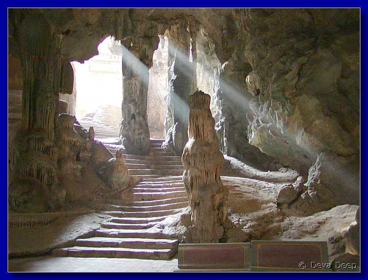 Phetchaburi Khao Luang Cave 20030121 092826cr