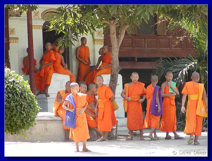 Phetchaburi Monks 20030120 1222