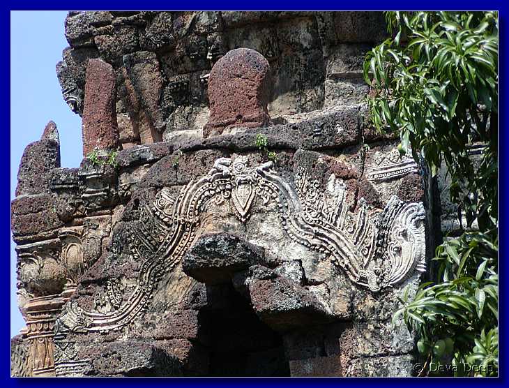 Phetchaburi Wat Kamphaeng Lang-Khmer 20030120 1245