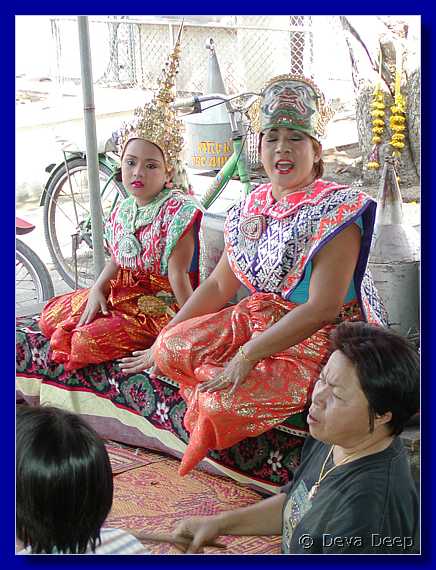 Phetchaburi singer 20030122 1408