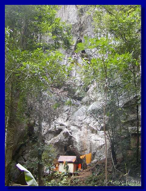 Krabi Wat Tham Seua 20030206 094818s