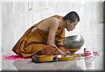 Krabi Wat Tham Seua 20030206 091926 Monk eating-s.jpg