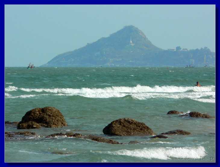 5664 20050214 1604-32 Hua Hin Sea with fishing boats-iC