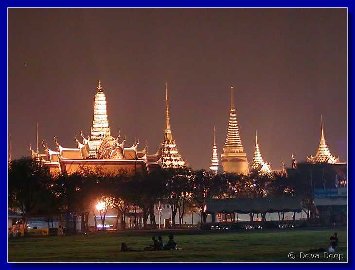 Bangkok Grand Palace by night 20040123 193548