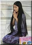 4700 20050113 1656-44 Yangon Schwedagon Paya Girl praying-cr.jpg