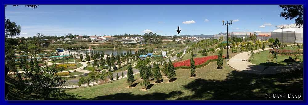 Dalat Flower garden with statues PAN Arcsoft PM-037-zoom