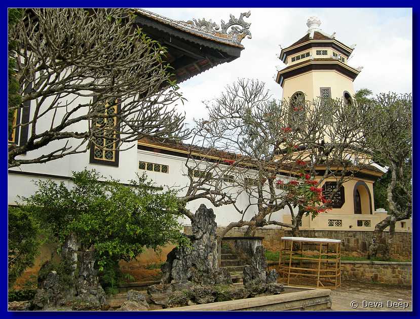 Dalat Linh Son pagoda-053