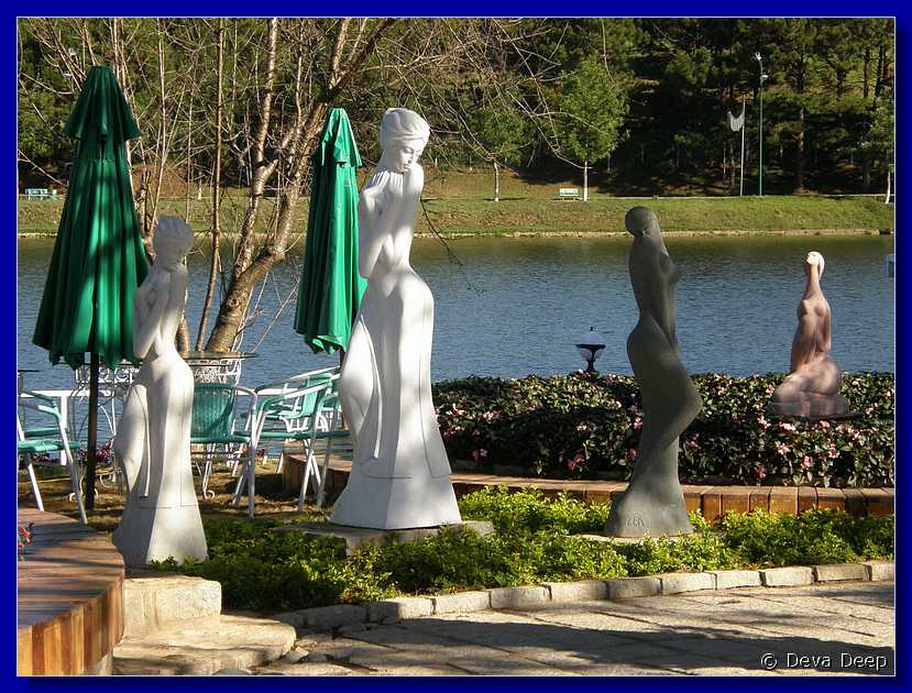 Dalat Xuan Huong lake Statues-017