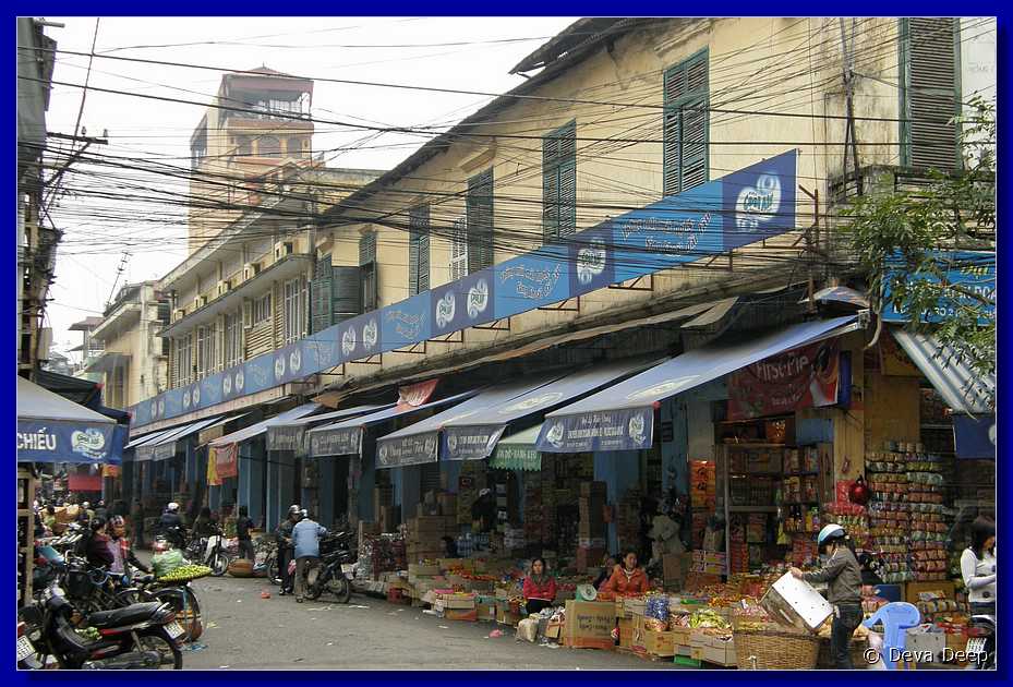 Hanoi Old quarter Dong Xuan market-153