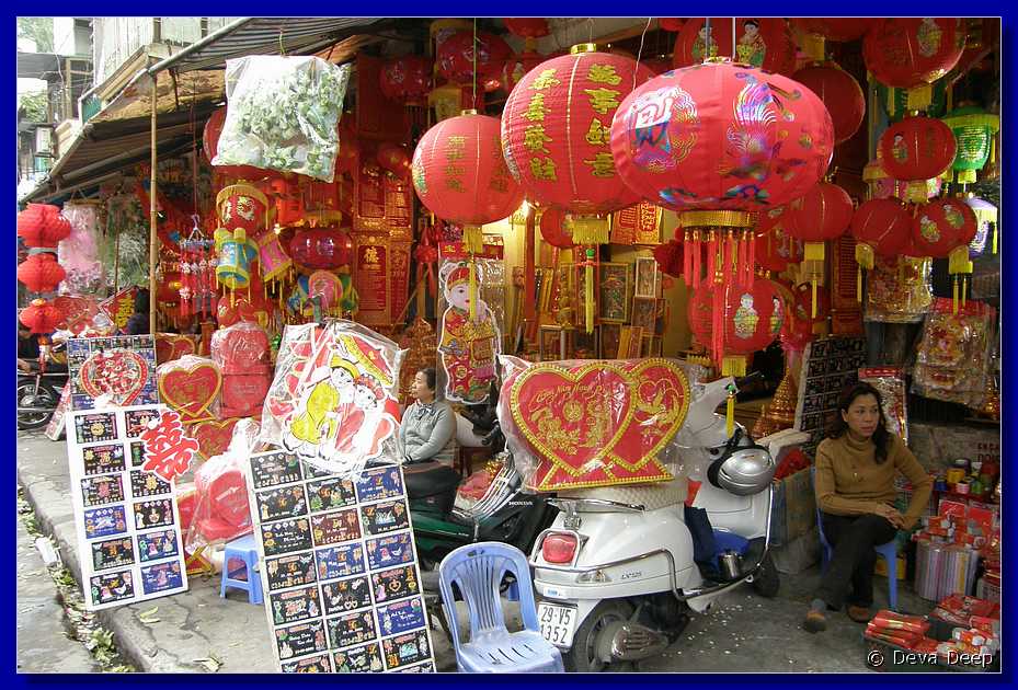 Hanoi Old quarter Lampion street-155