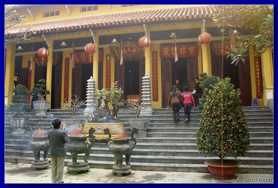 Hanoi Quan Su pagoda-ifa-094