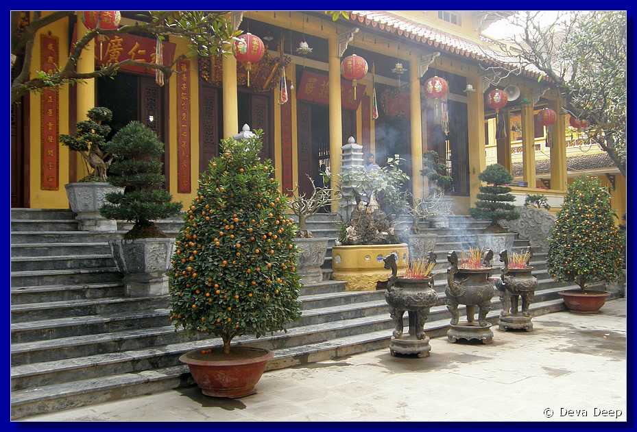 Hanoi Quan Su pagoda-ifa-100