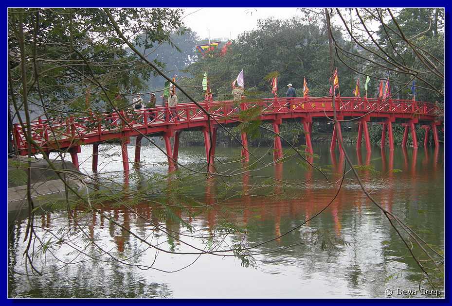 Hanoi The Huc bridge-002