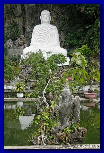 Danang Marble mountains Buddha-015