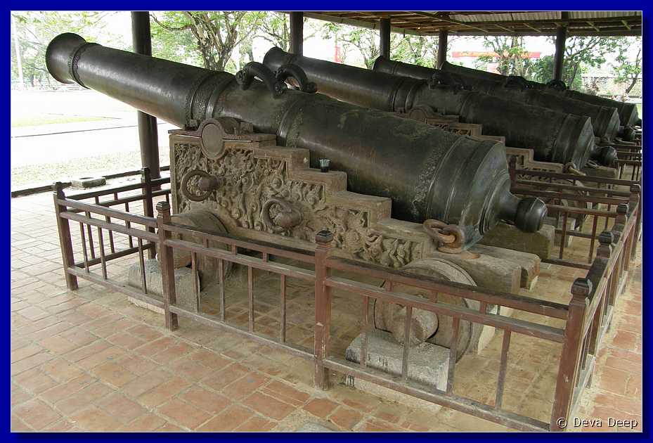 Hue Citadel-flagpost-canons-073