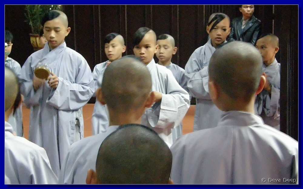 Hue Thien Mu Pagoda Monks praying-062