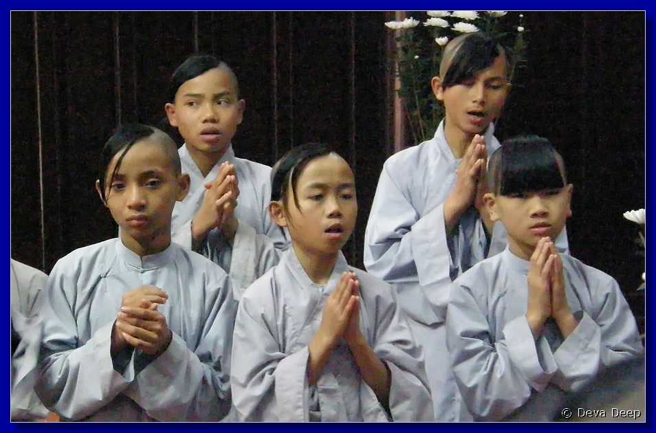 Hue Thien Mu Pagoda Monks praying-064