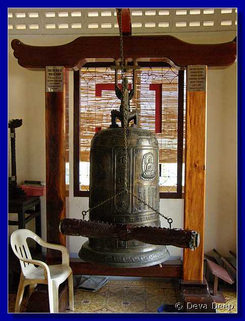 Saigon Buddhist temple Bell-078