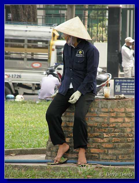 Saigon Cleaning woman-044