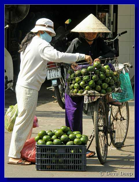 Saigon Market with women2-066